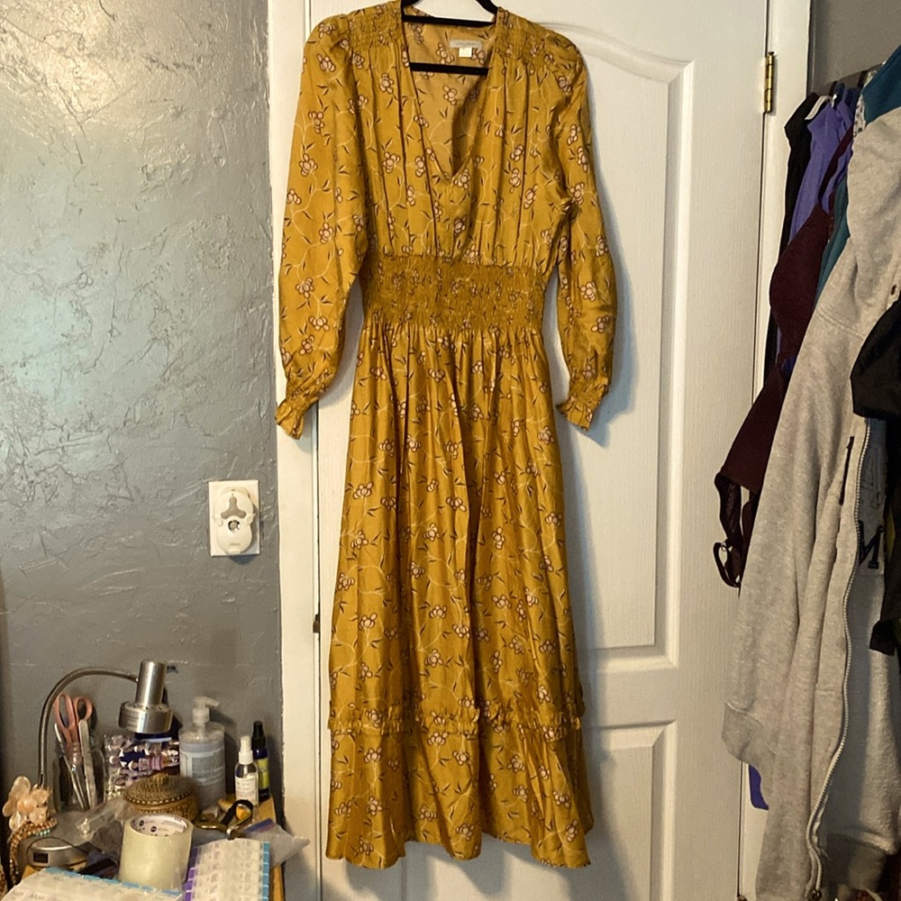 Very Pretty Yellow Dress with Light Pink Flowers 🌸